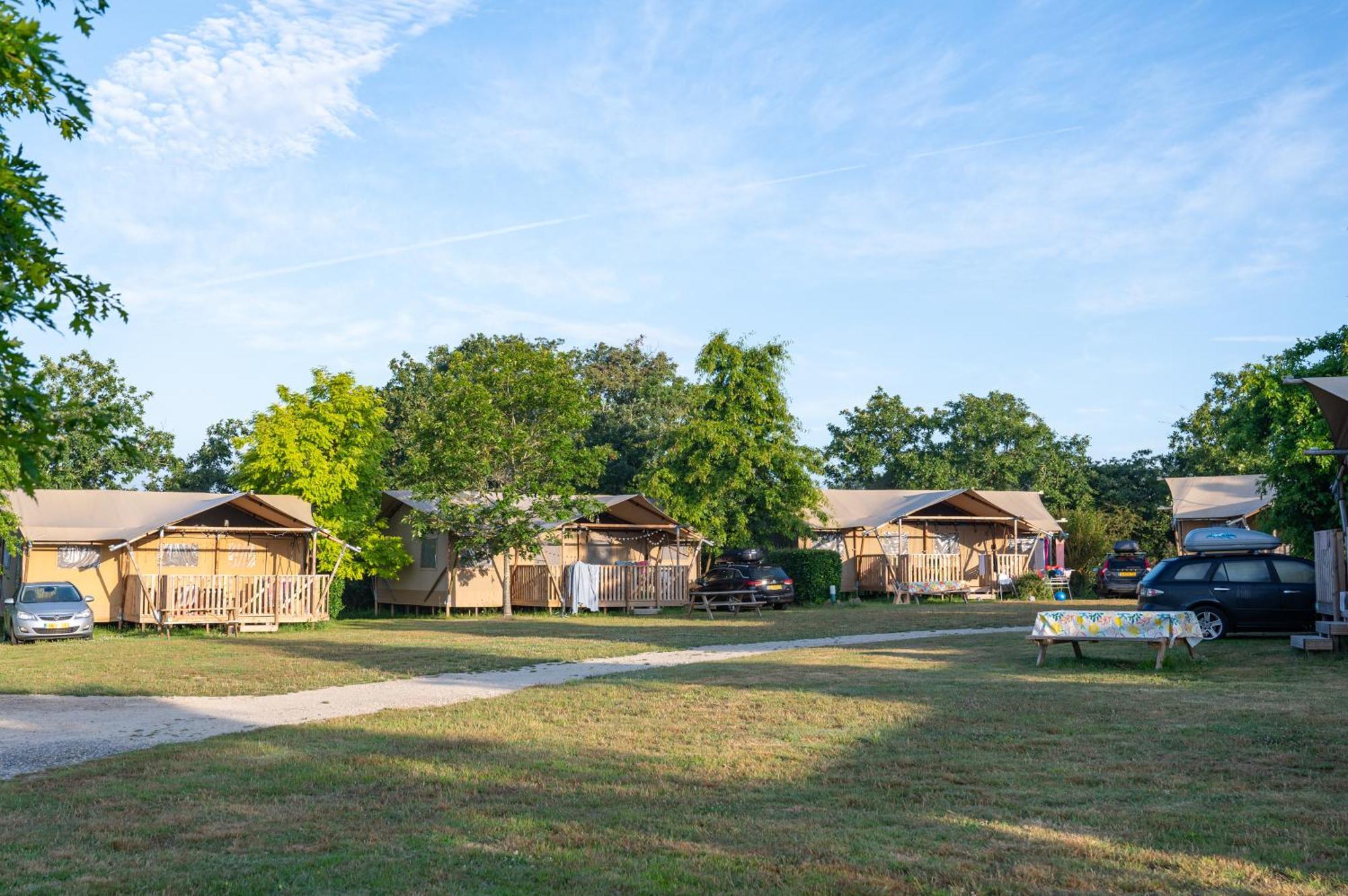 Camping Rcn La Ferme Du Latois Coex Ngoại thất bức ảnh